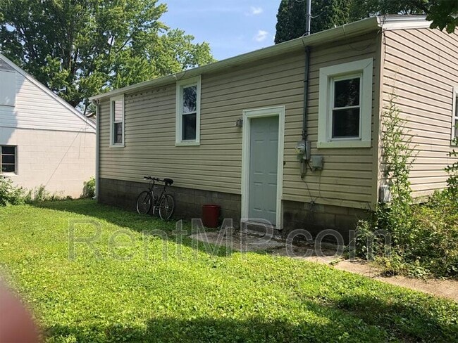 Building Photo - 1012 S Lansing