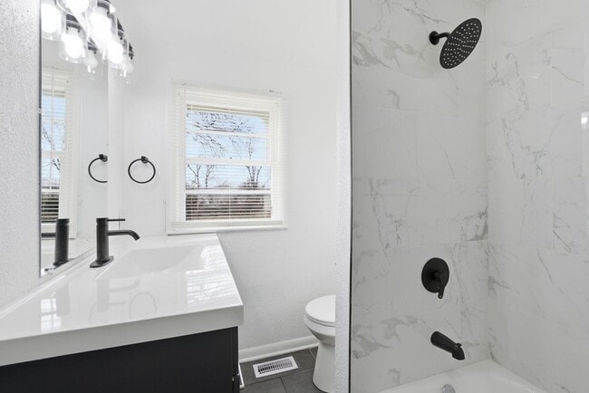 Building Photo - Renovated 3 Bedroom | 2 Full Bath Home