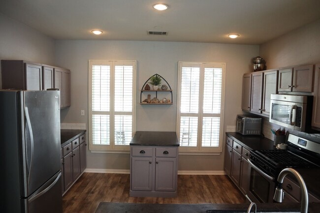Building Photo - 4 Bed 2.5 Home in San Marcos, TX