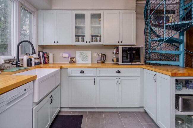 Building Photo - 26229 93rd St