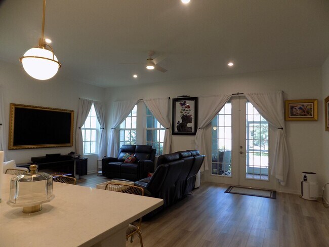 Building Photo - 7504 Estuary Lk Lp