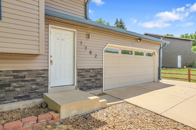 Building Photo - $2,720.95 - 4 bed, 2 bath, located in Aurora with attached Garage and In Unit Washer and Dryer!