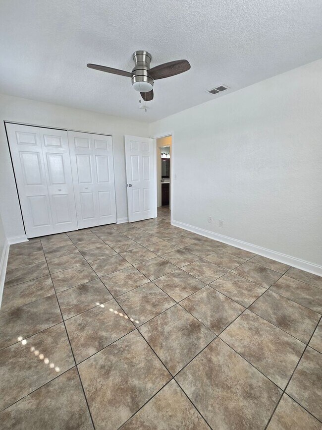Building Photo - 432 Auburn Dr