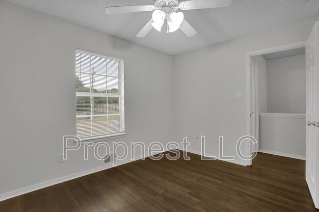 Building Photo - 840 Barrington Woods Cove