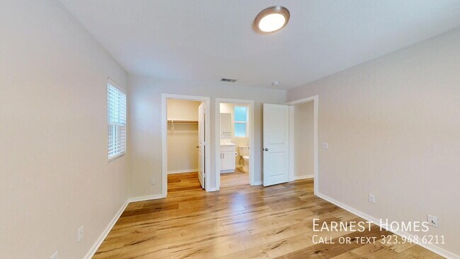 Building Photo - 15033 Hartland St