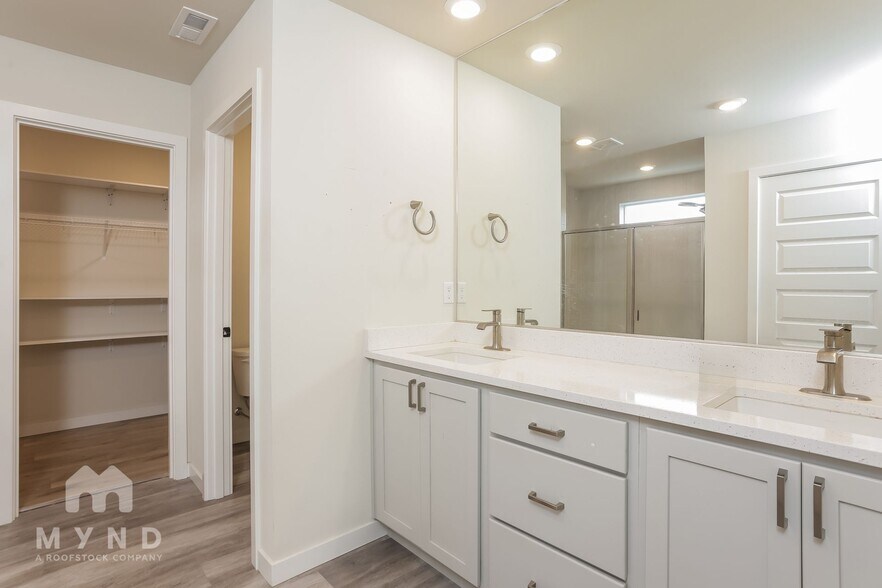 Building Photo - 33310 Crystal Ave SE