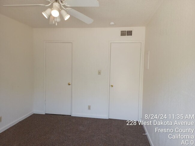 Building Photo - 2 bedroom 1 bathroom unit