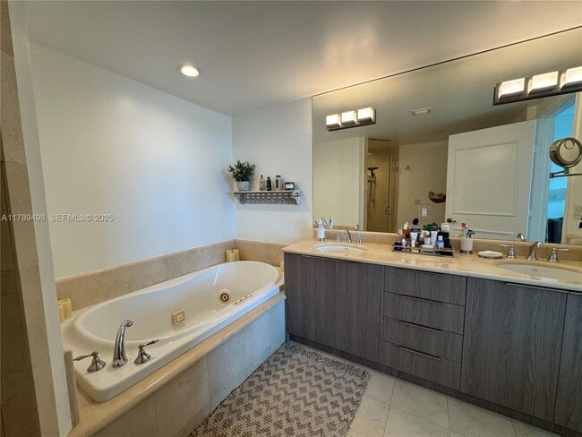 Building Photo - 2110 N Ocean Blvd