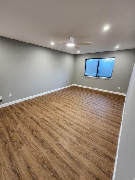 Building Photo - 817 Edison Glen Ter