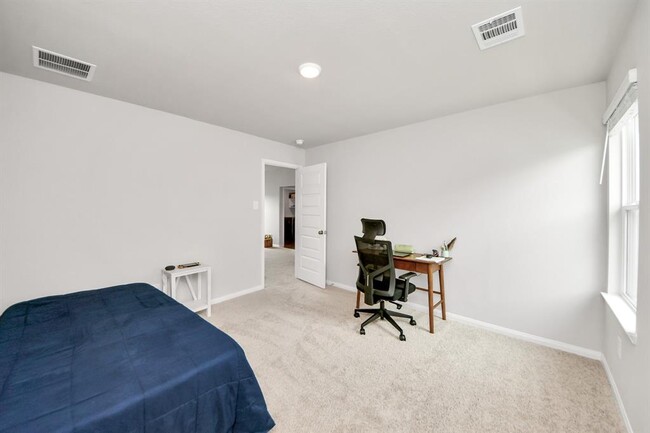 Building Photo - 2473 Carp Dr