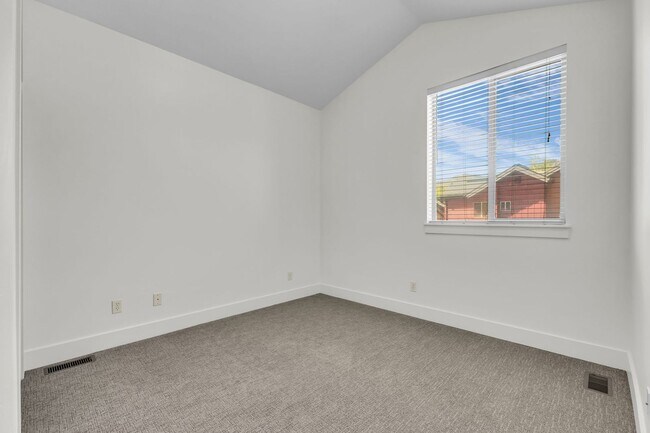 Building Photo - Quarry Village Townhome