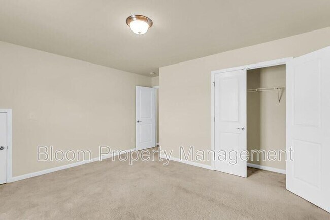 Building Photo - 2649 Lohr Dr