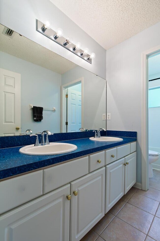 Building Photo - 13480 Gallant Fox Cir W