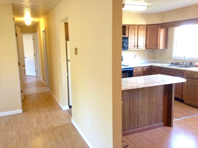 Building Photo - 109 Bolton Ave