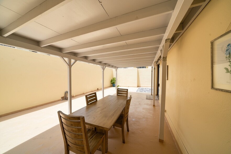 Building Photo - 2410 Cleghorn St