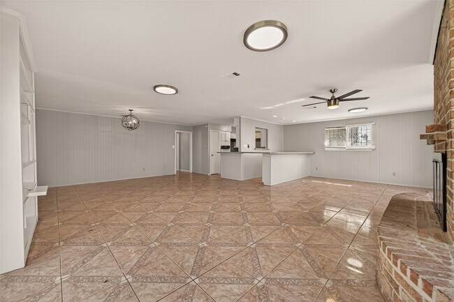 Building Photo - 10607 Bainbridge St