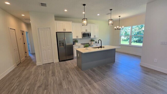 Building Photo - 2862 Pomello Ave SW