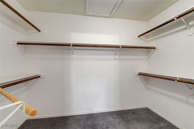 Building Photo - 114 E Tamarack Dr