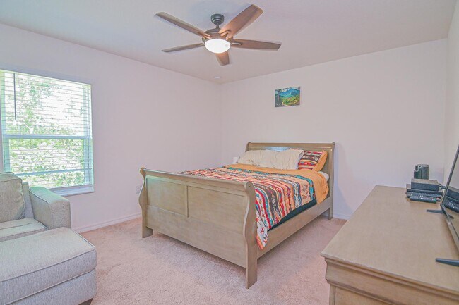 Building Photo - 695 Bay Leaf Dr