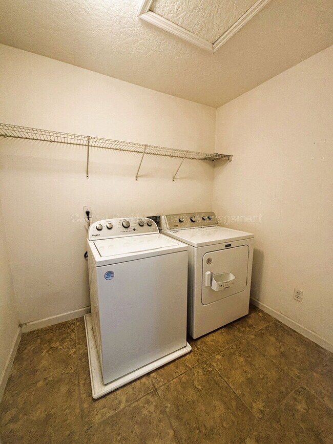 Building Photo - 16183 Old Ash Loop