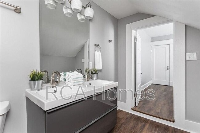 Building Photo - 1024 Orange St