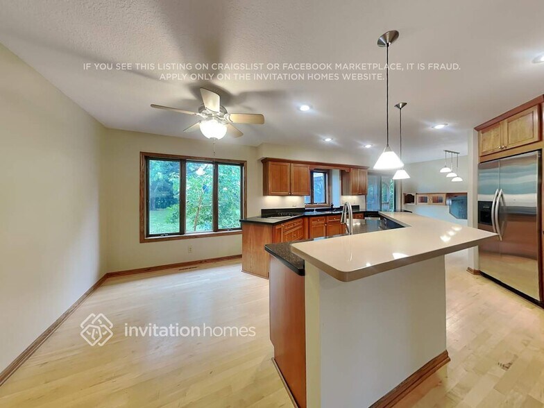 Building Photo - 546 Carol Dr
