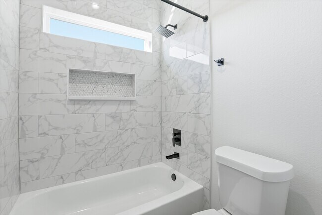 Building Photo - 712 Delano St