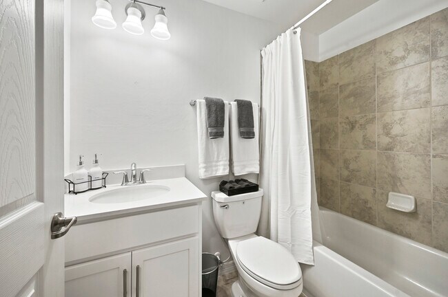 Building Photo - 15950 Grassland Ln