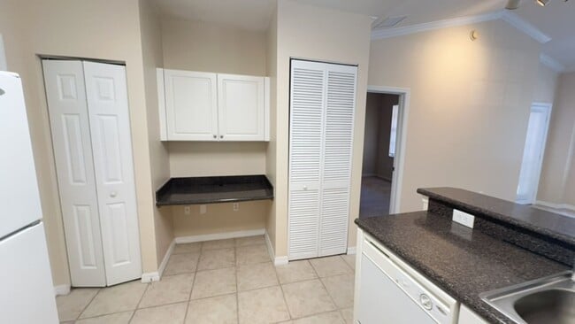 Building Photo - Palm Estates