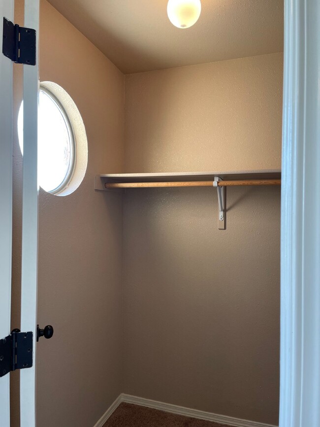 Building Photo - 12960 Cozy Cove Ave