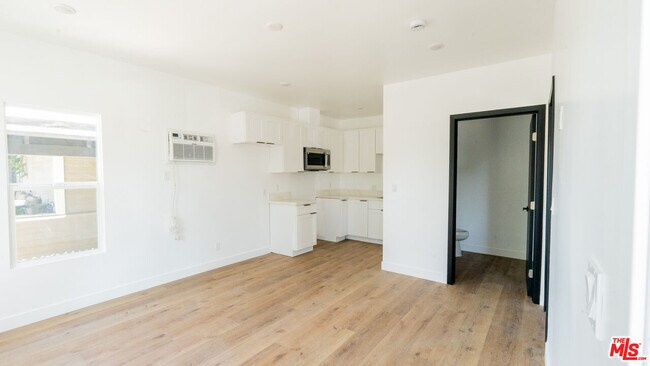 Building Photo - 153 W 51st St