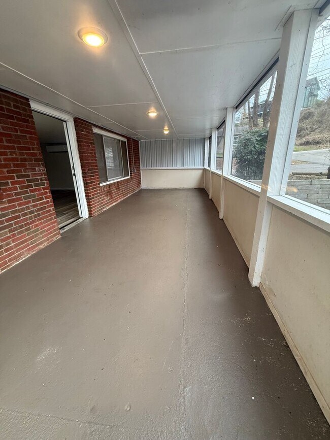 Building Photo - Springdale A