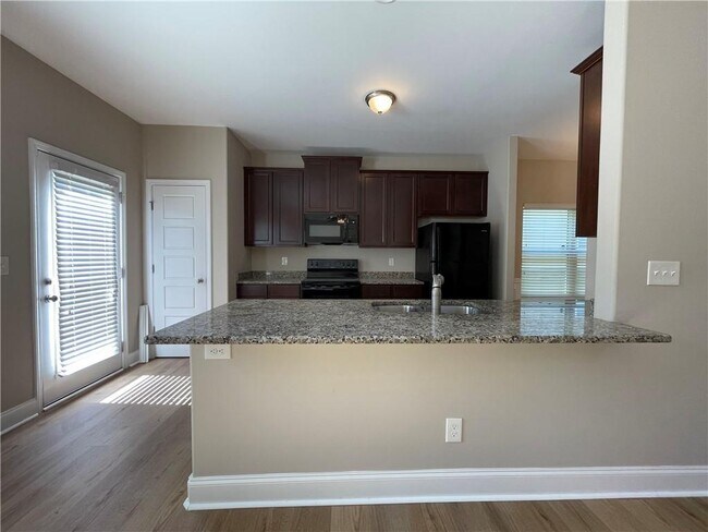 Building Photo - 495 Kirkland Dr