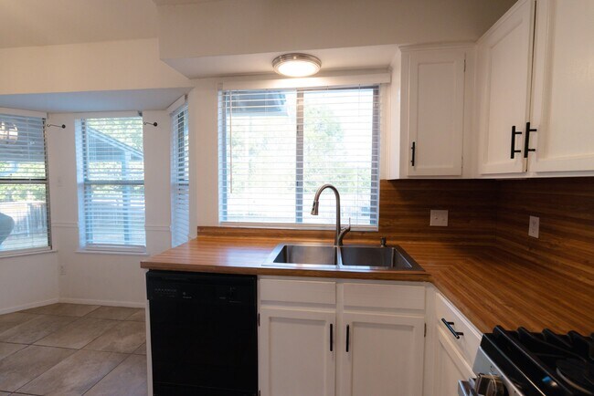 Building Photo - 1606 Gatlinburg Dr