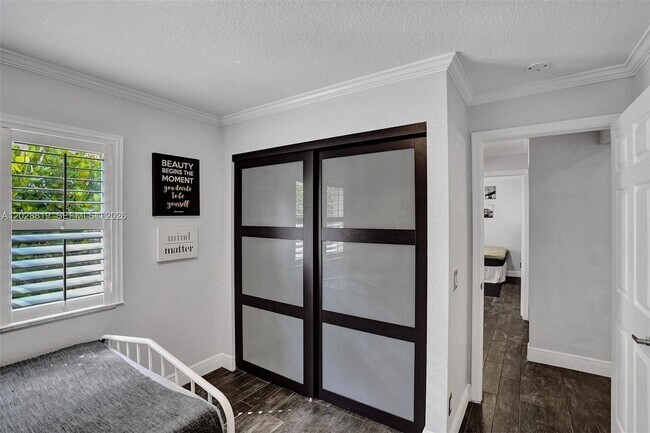Building Photo - 1479 Sunset Way