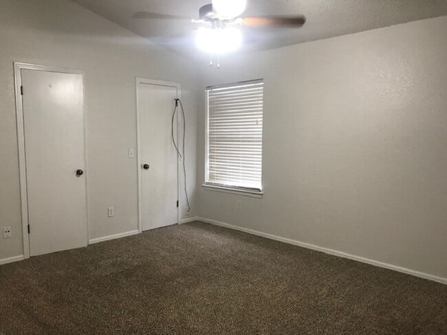 Building Photo - Completely Remodeled 2 Story Duplex - Putn...