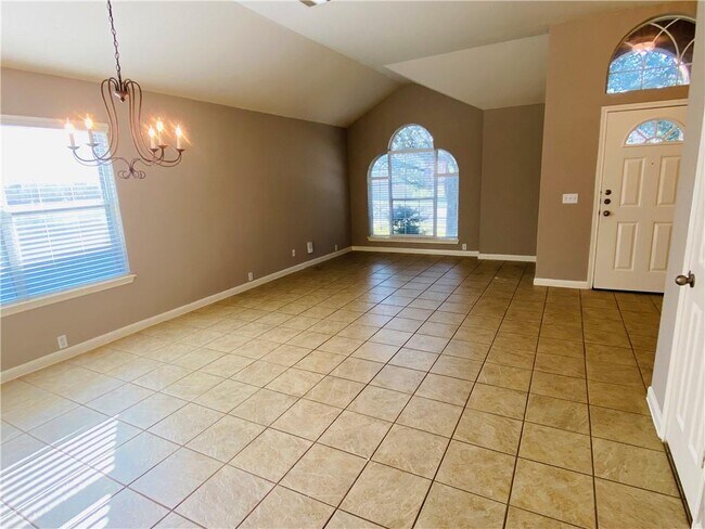 Building Photo - 561 Golden Creek Dr
