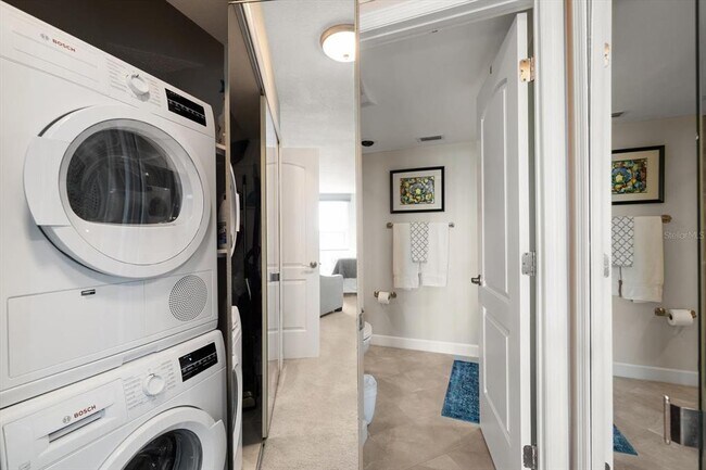 Building Photo - 400 Island Way