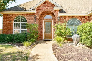 Building Photo - 924 Lands End Cv