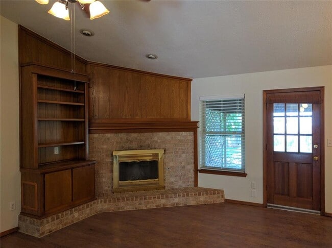 Building Photo - 2119 Teresa Dr