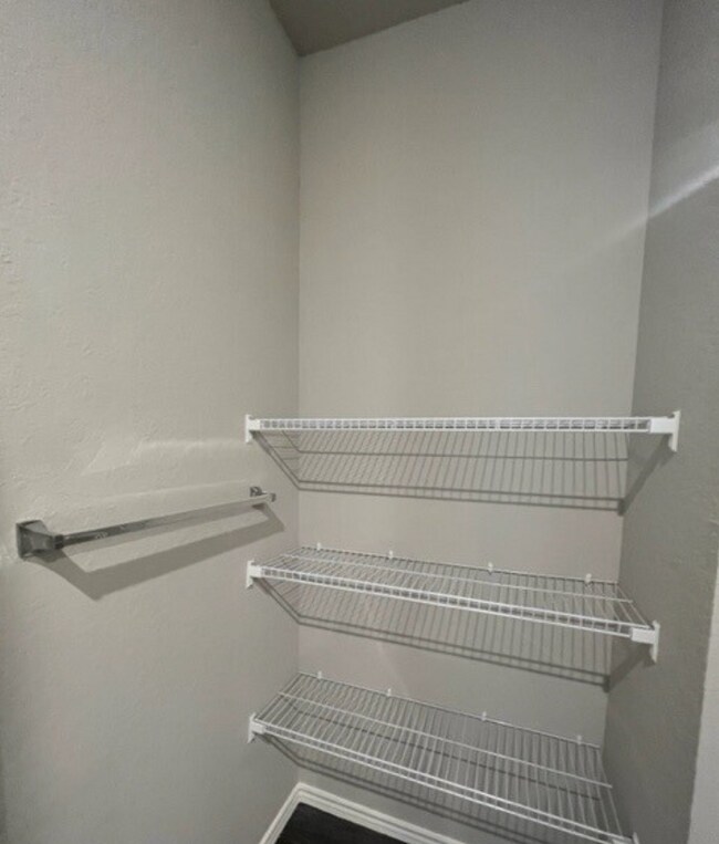 Building Photo - 596 Jennifer Wy