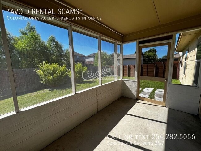 Building Photo - 5829 Huntington Dr