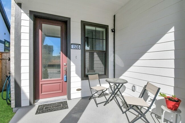 Building Photo - 1535 Park Path Dr