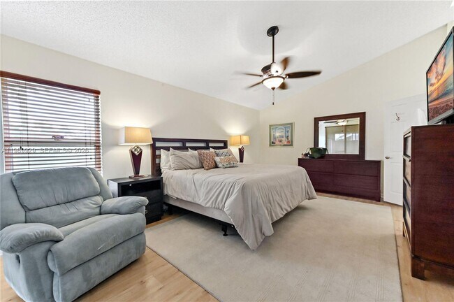 Building Photo - 401 Sabal Palm Ln