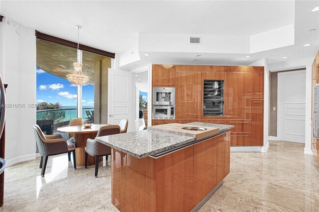 Building Photo - 16051 Collins Ave