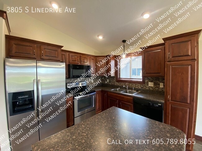 Building Photo - 3805 S Linedrive Ave