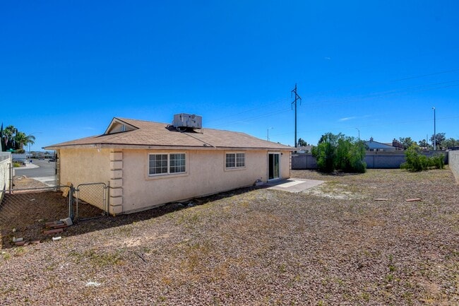 Building Photo - Fabulous 3-bedroom 2-bathroom home