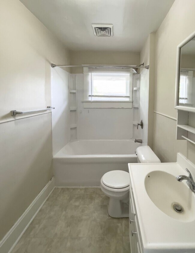 Building Photo - 940 S 15th St