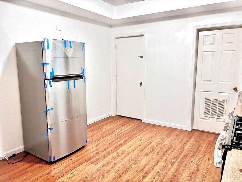 Kitchen - 261 Ridge St