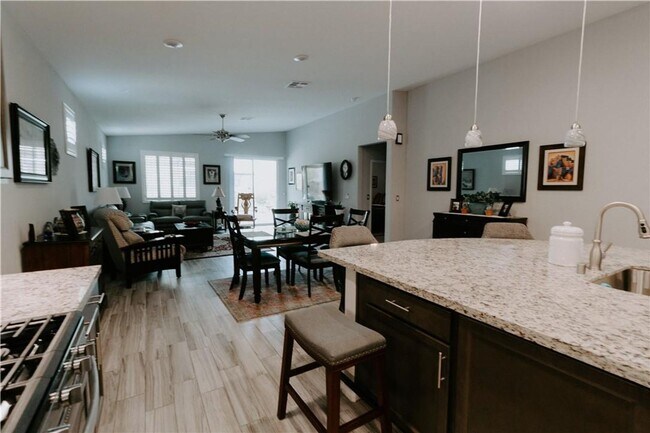 Building Photo - Single Story Home with Lush Backyard! Comi...